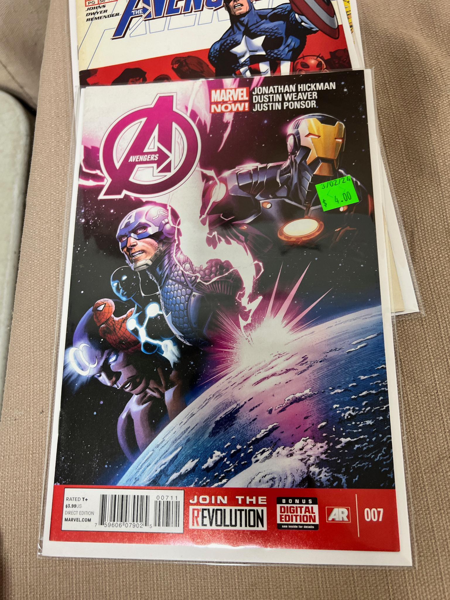 20+ Avengers and New Avengers Comic Books