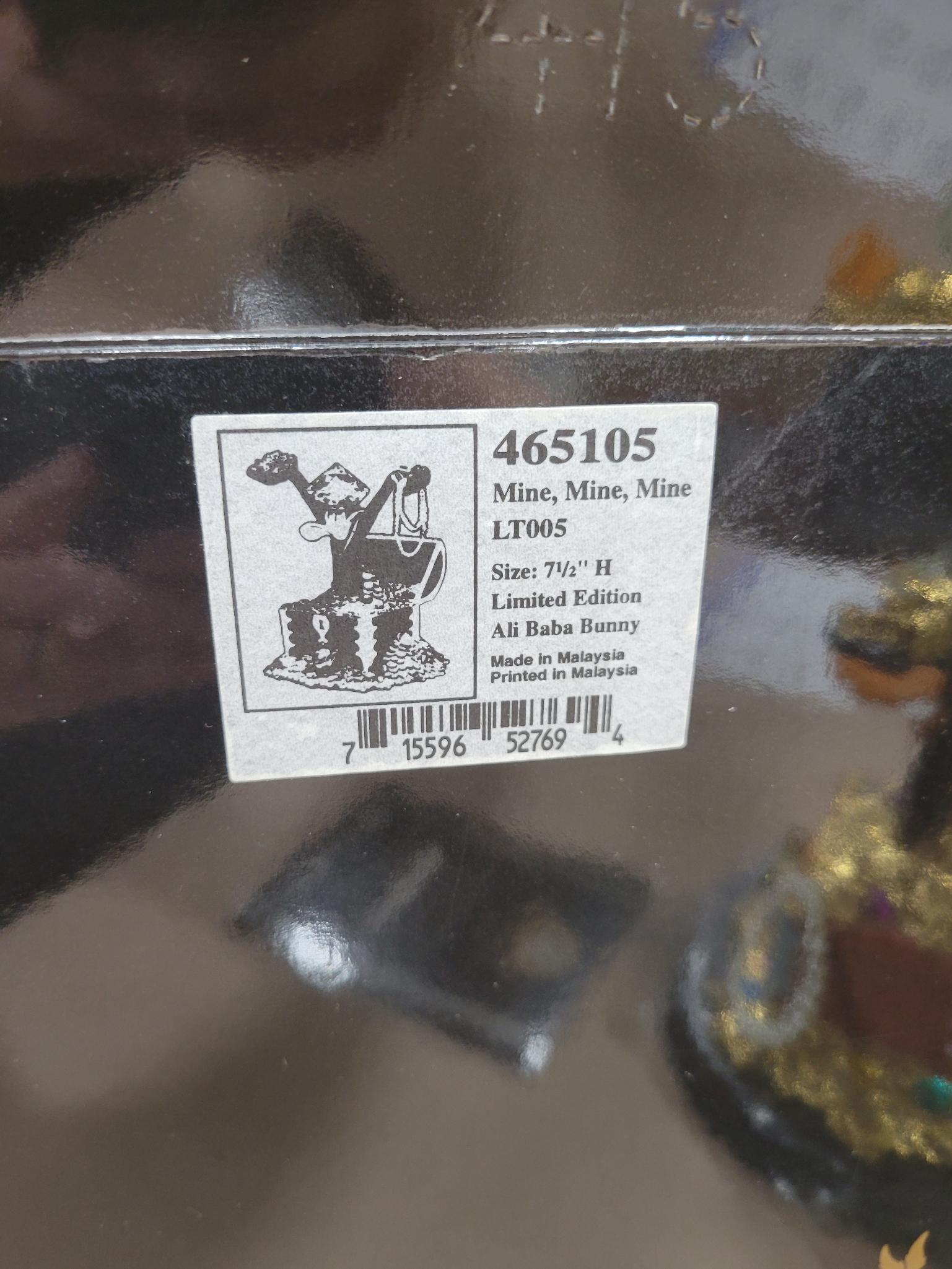 GOEBEL LOONEY TUNES DAFFY DUCK 1997 MINE,MINE,MINE