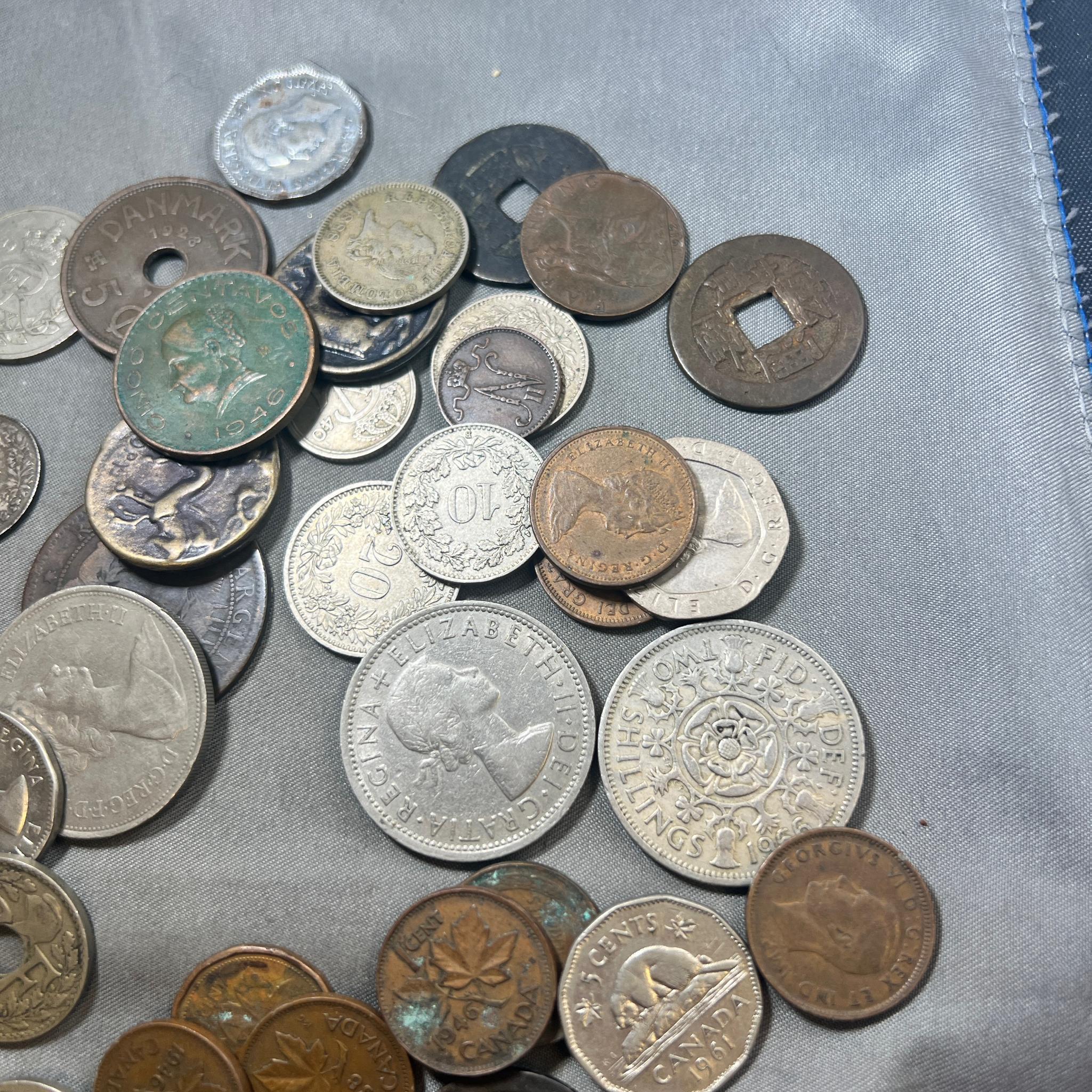 Approx one pound of asst. Foreign coins, and a few tokens