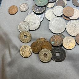 Approx one pound of asst. Foreign coins, and a few tokens