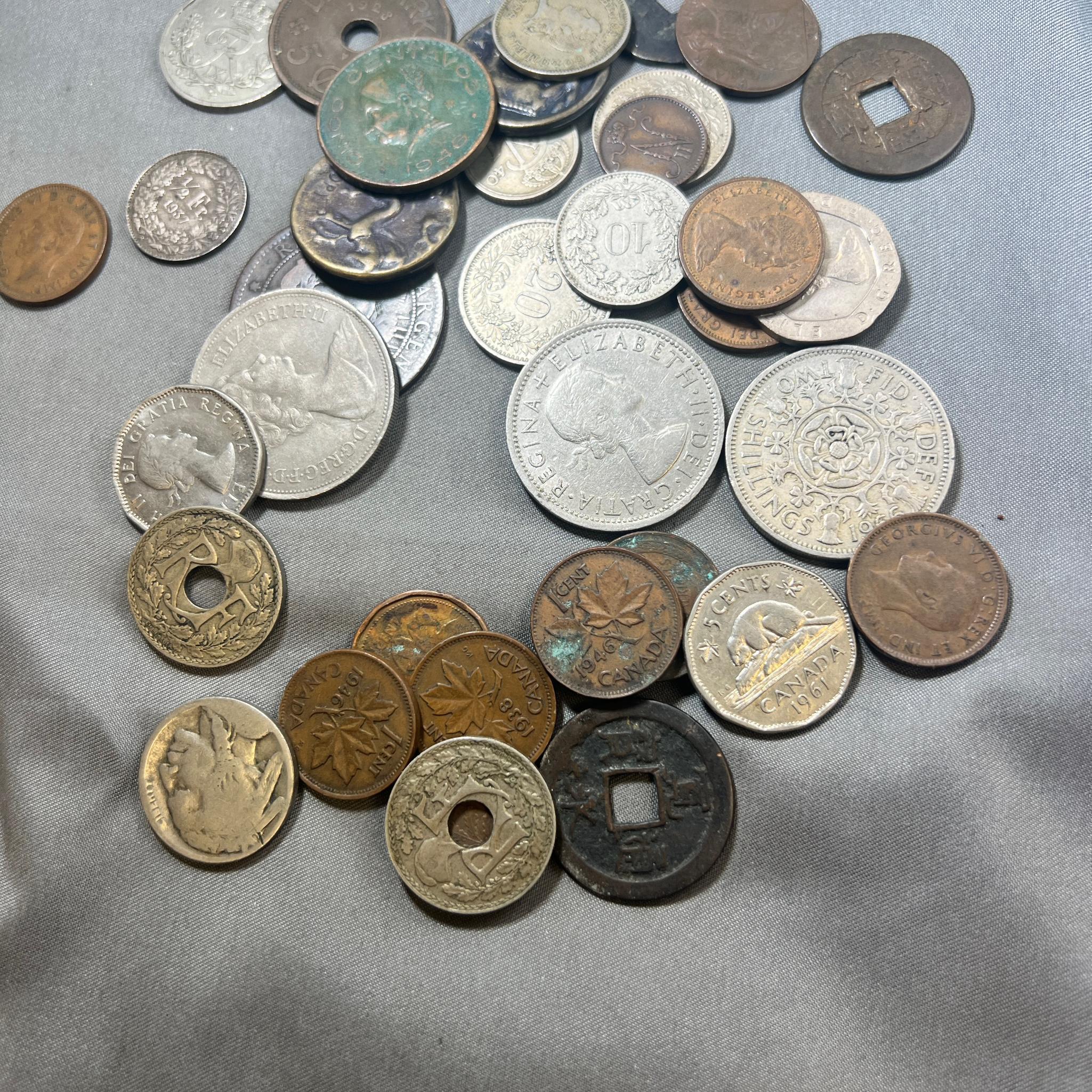 Approx one pound of asst. Foreign coins, and a few tokens