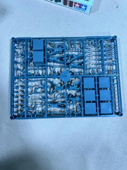 Military Miniatures Model Kits 4 total