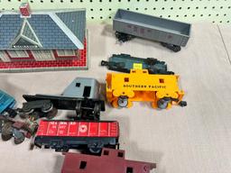 Train lot Tin litho + Marx building, large lot
