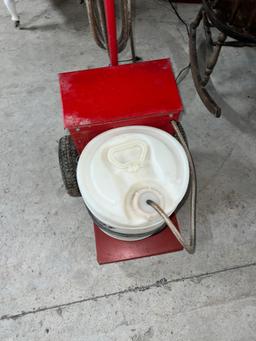 Troy Bilt Sprayer 5 gallon battery powered, w/ built in charger