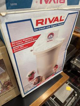 Ice Cream Freezer, 3 candle holders, freezer powers on