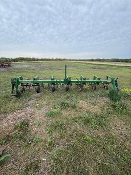 1984 John Deere 825 Cultivator
