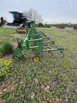 1984 John Deere 825 Cultivator