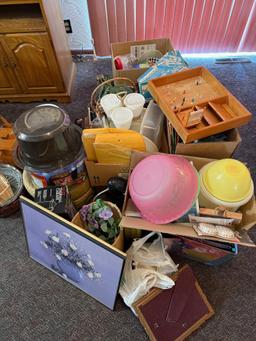 Assorted House wares, Kitchen wares holiday, some Tupperware - large lot