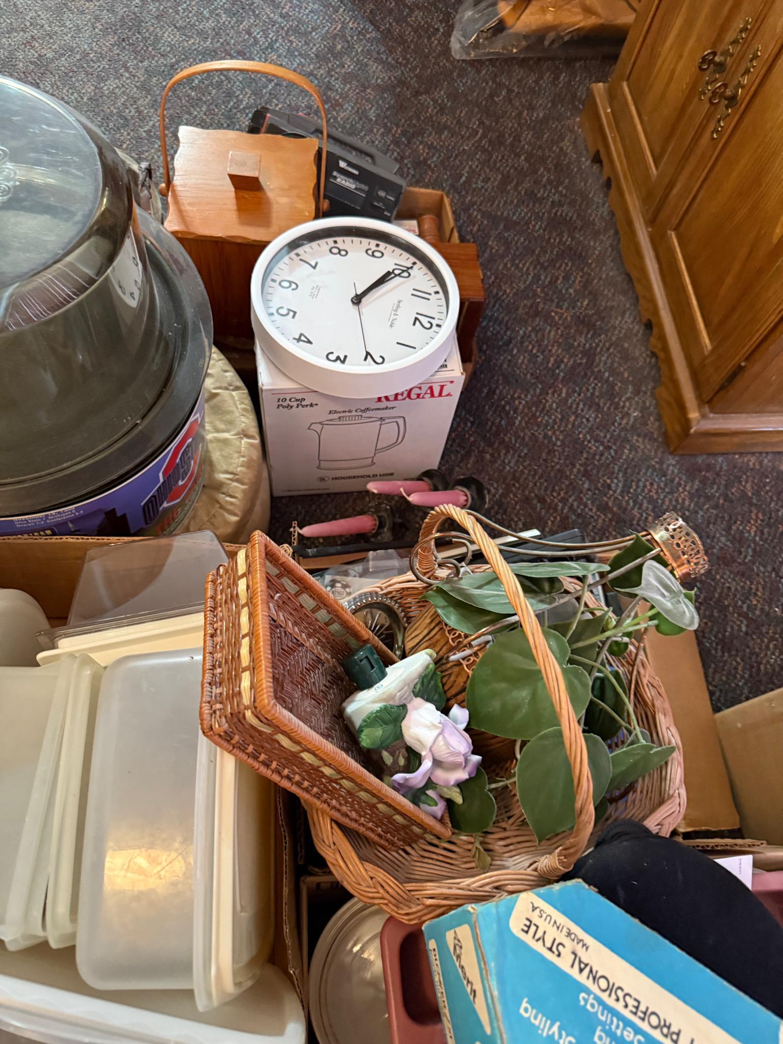 Assorted House wares, Kitchen wares holiday, some Tupperware - large lot