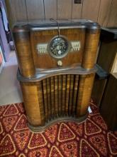 Zenith floor model radio Antique Tube 42" Tall, 26" wide
