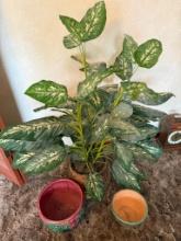 Plastic tree and 2 pots