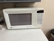 GE Turntable Microwave Oven