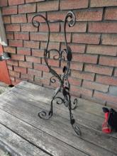Black Metal Plant Stand with Decorative Leaf Patterns, Wrought Iron Design