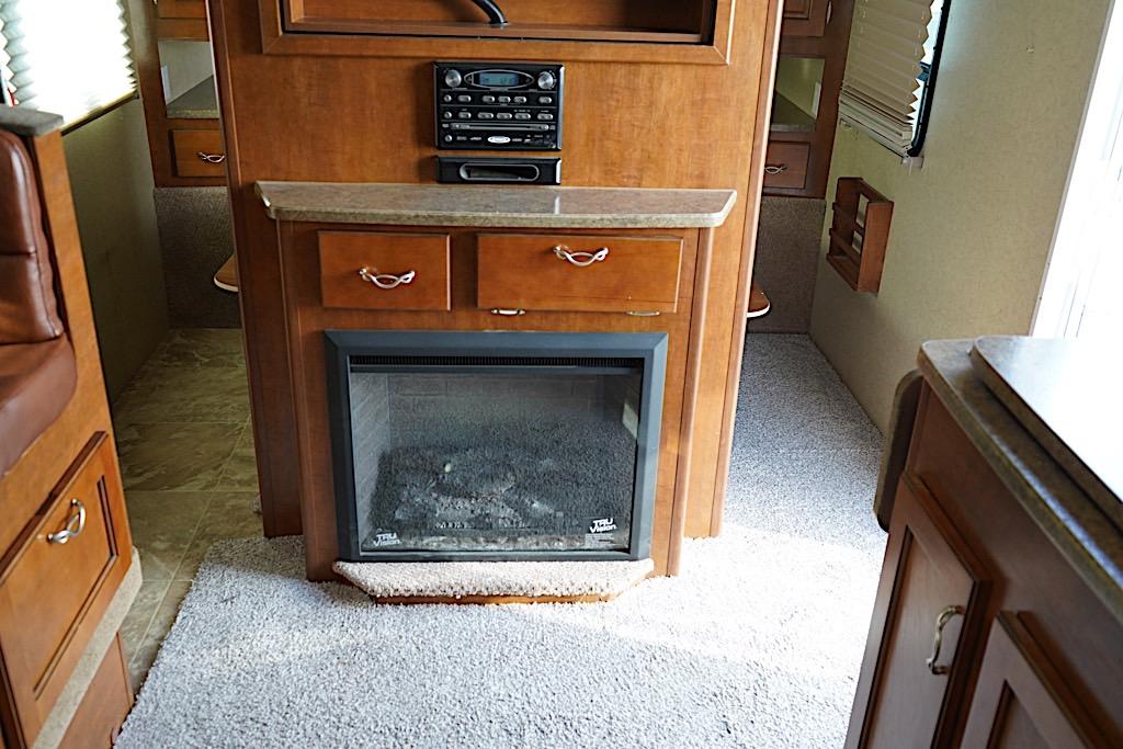2014 LANCE 2295