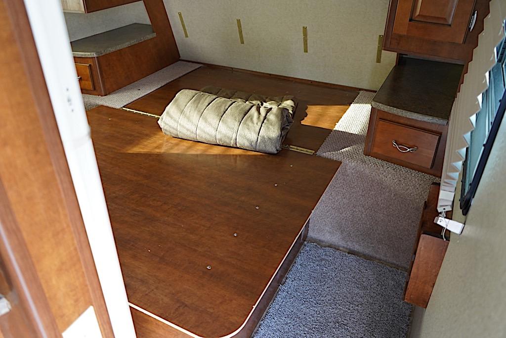 2014 LANCE 2295