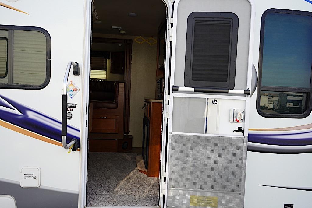 2014 LANCE 2295