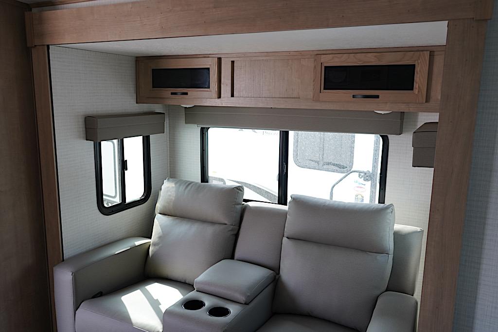 2023 PALOMINO SOLAIRE 208SS