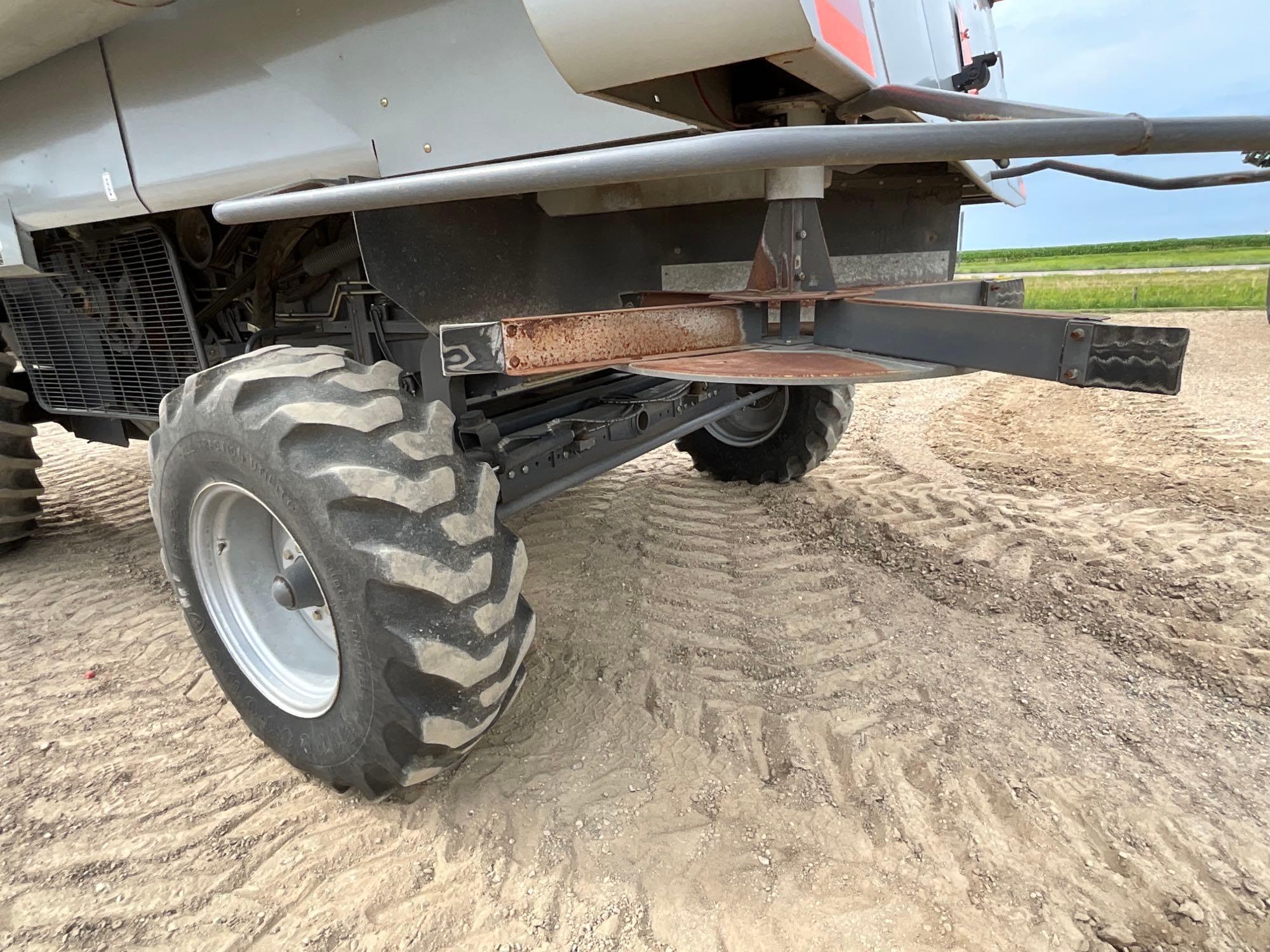 2007 Gleaner R65