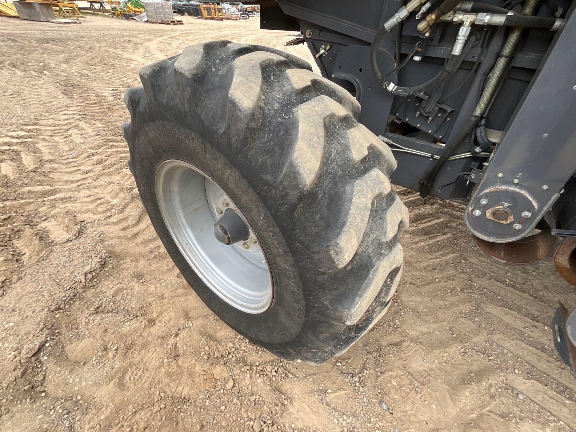 2007 Gleaner R65