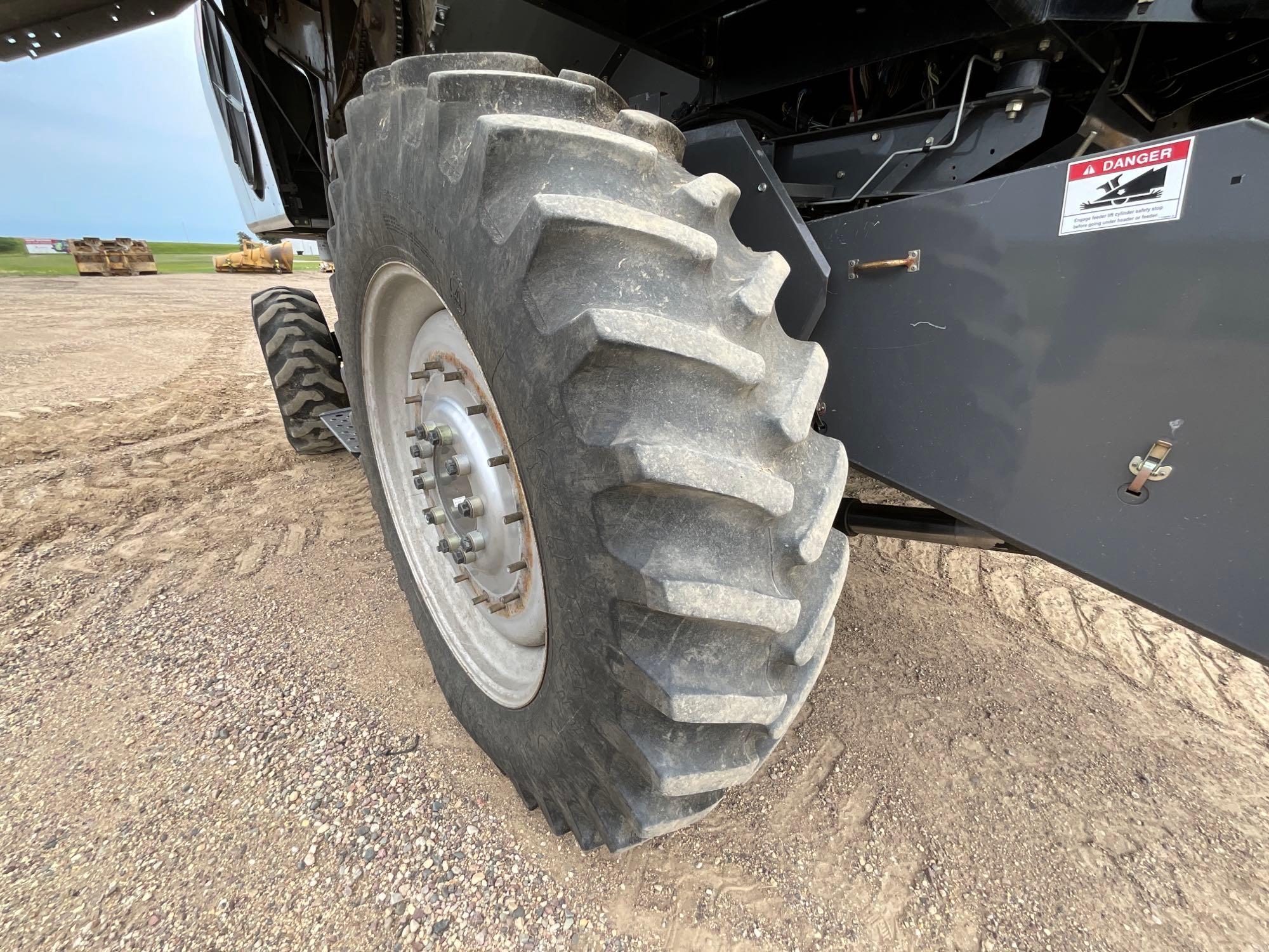 2007 Gleaner R65