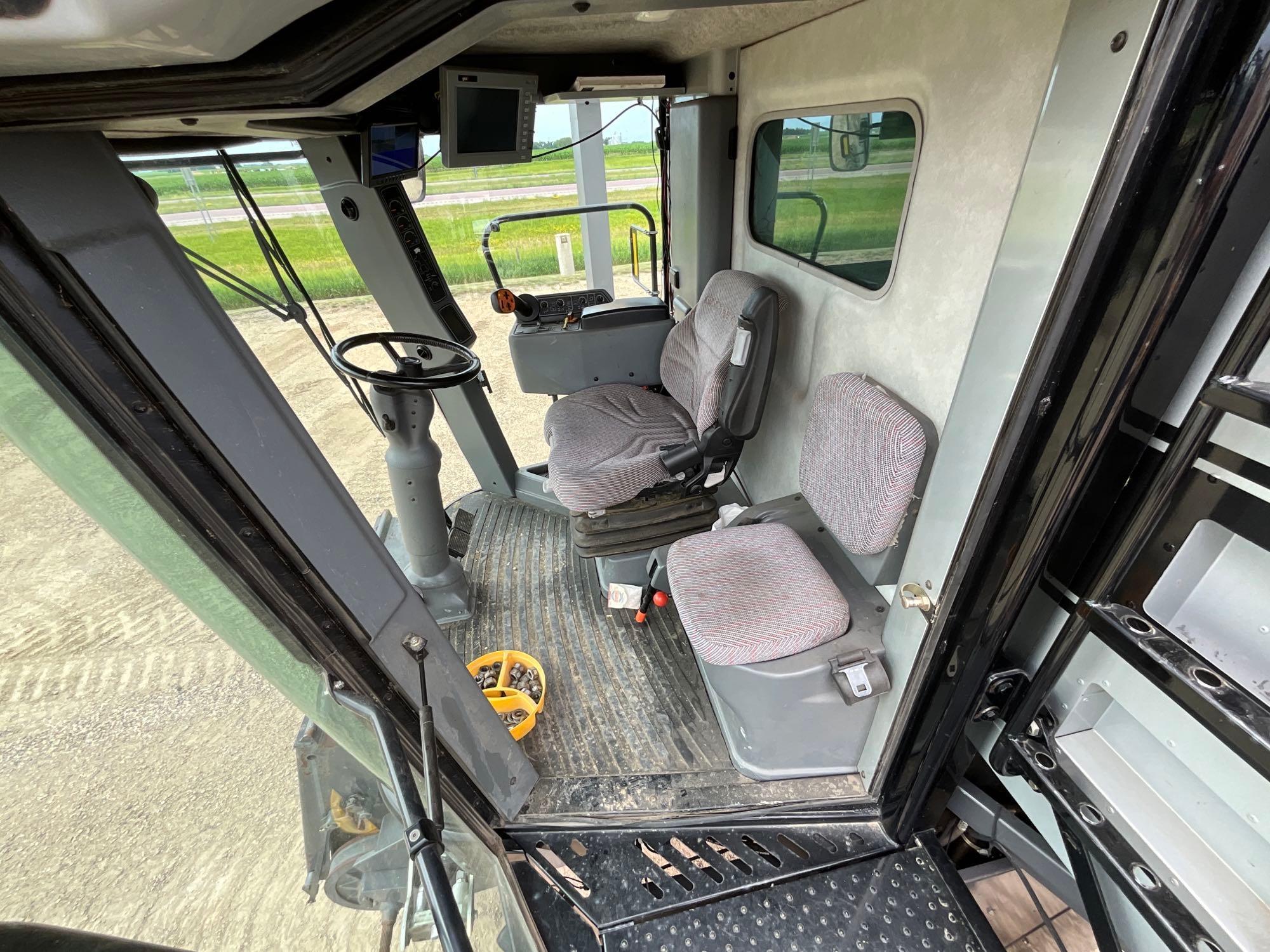 2007 Gleaner R65