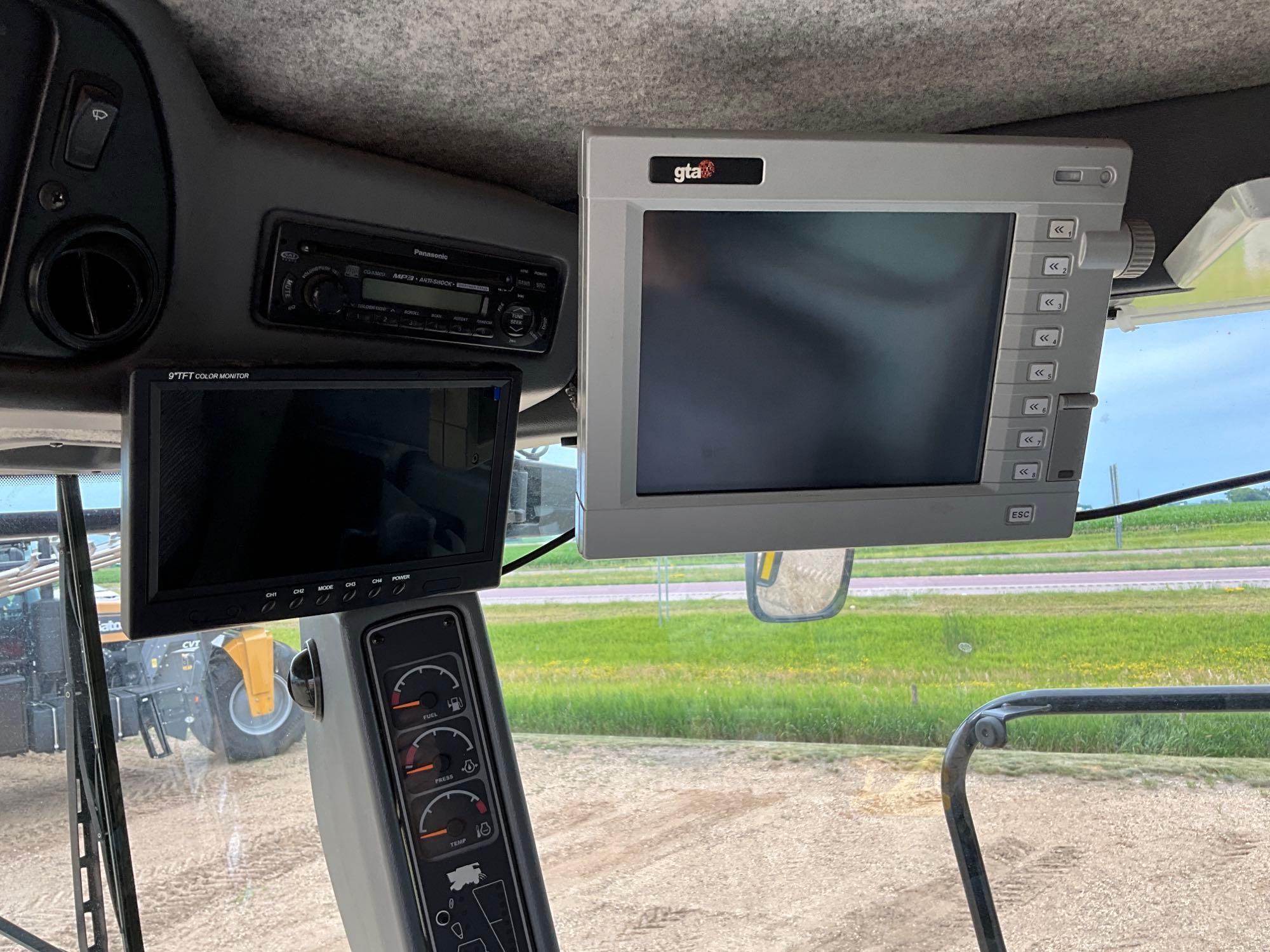 2007 Gleaner R65