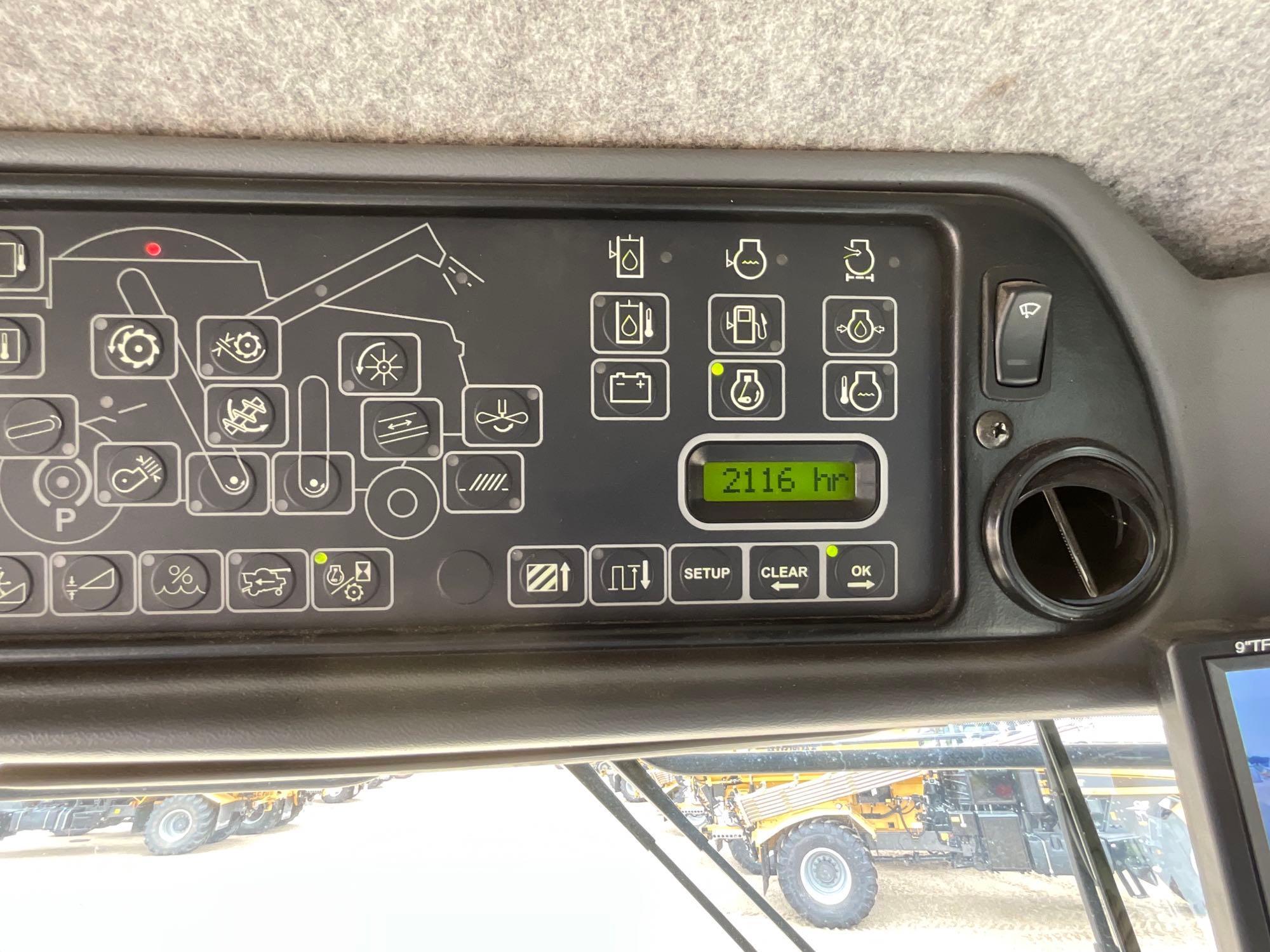 2007 Gleaner R65