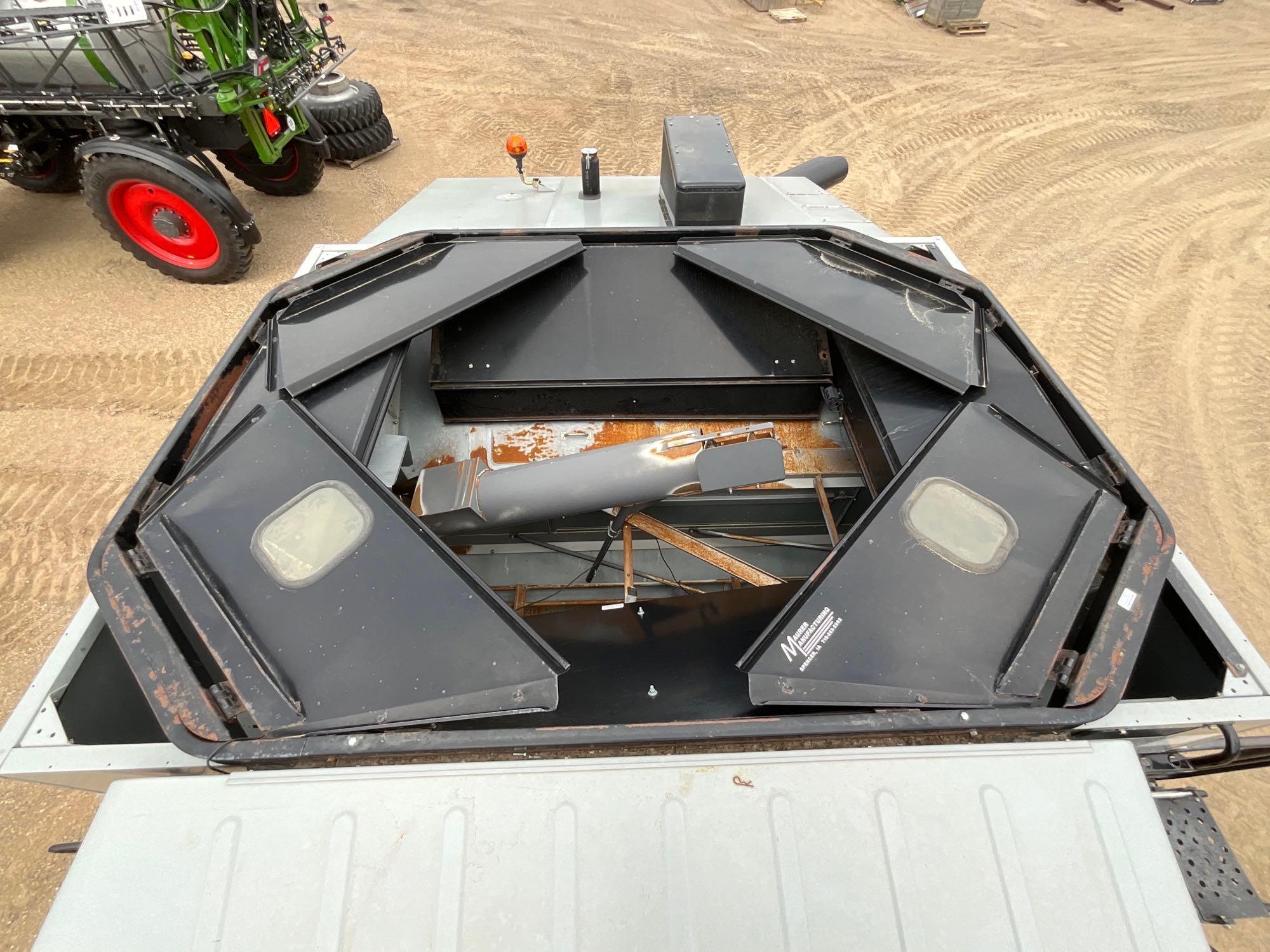 2007 Gleaner R65
