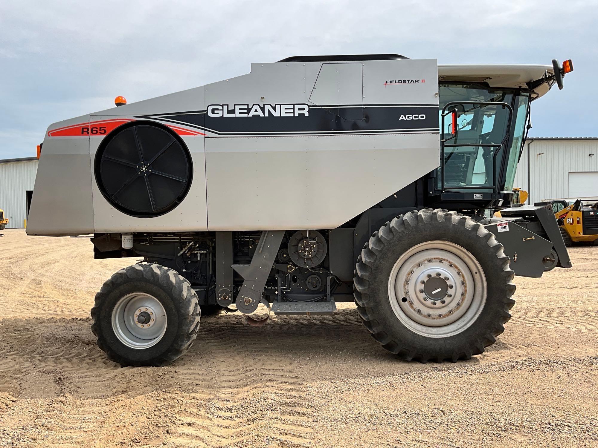 2007 Gleaner R65
