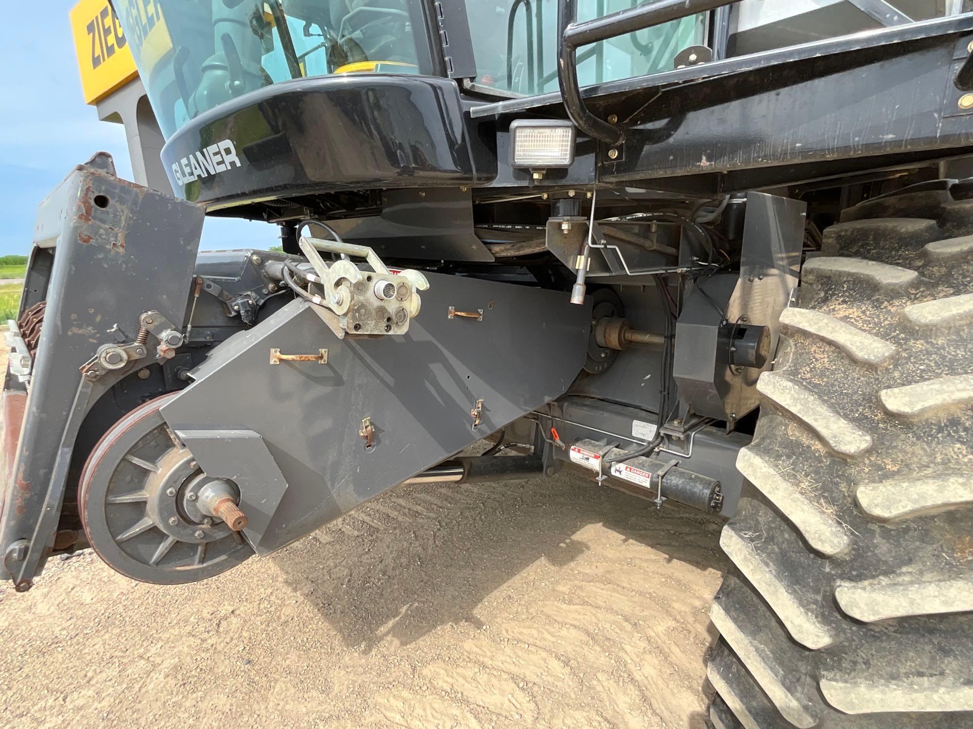 2007 Gleaner R65