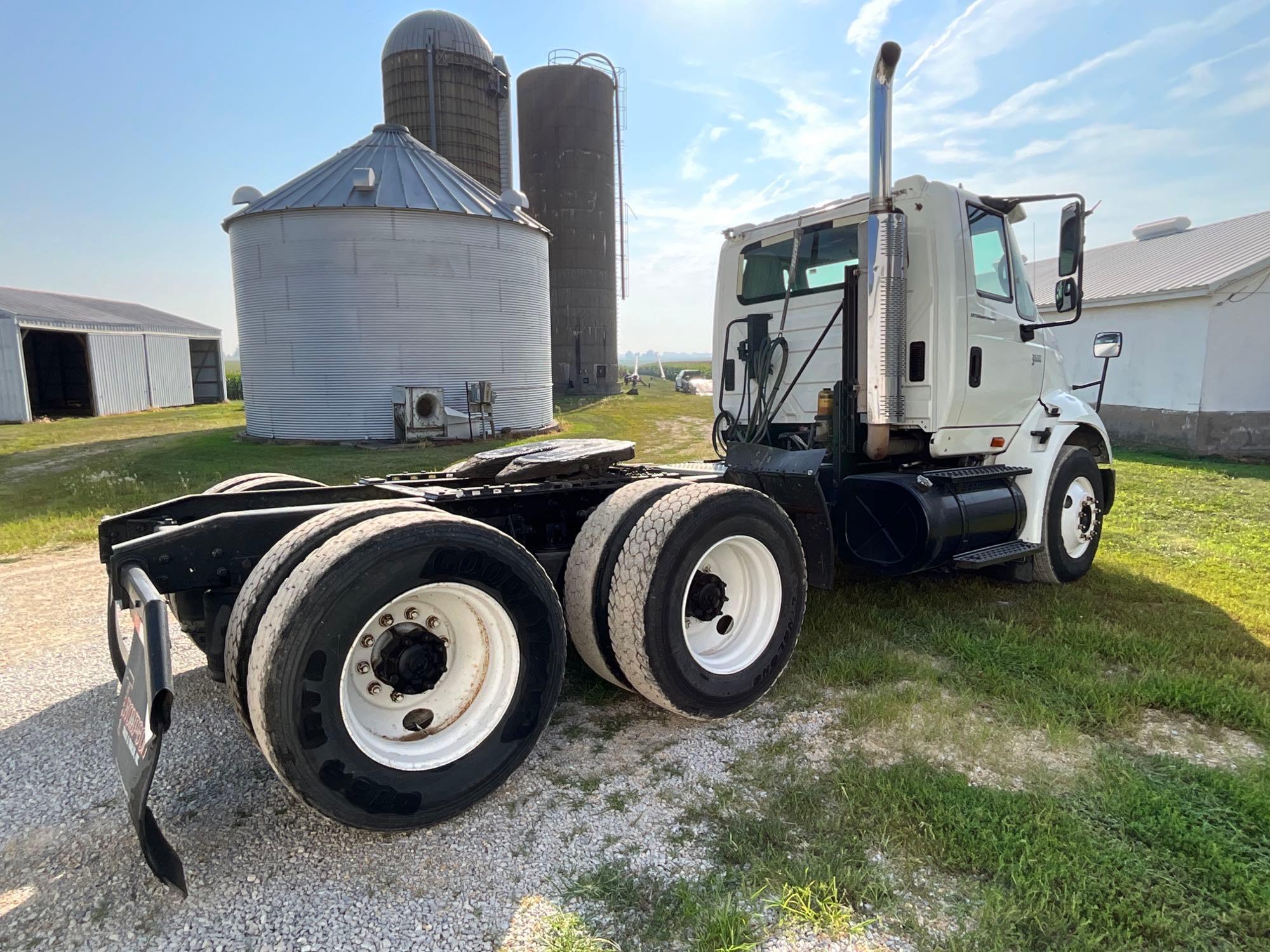 2004 International 8600 day cab semi