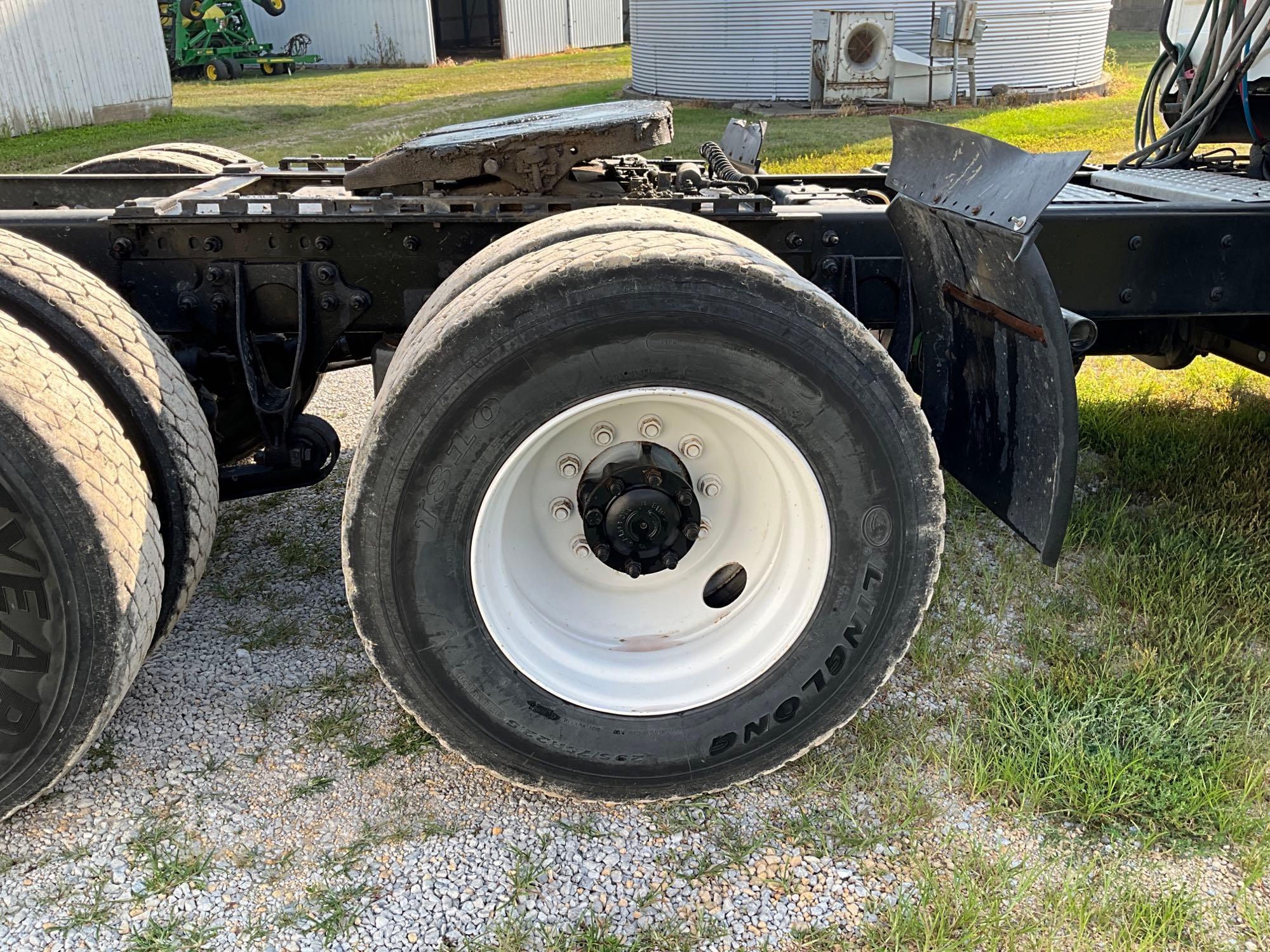 2004 International 8600 day cab semi