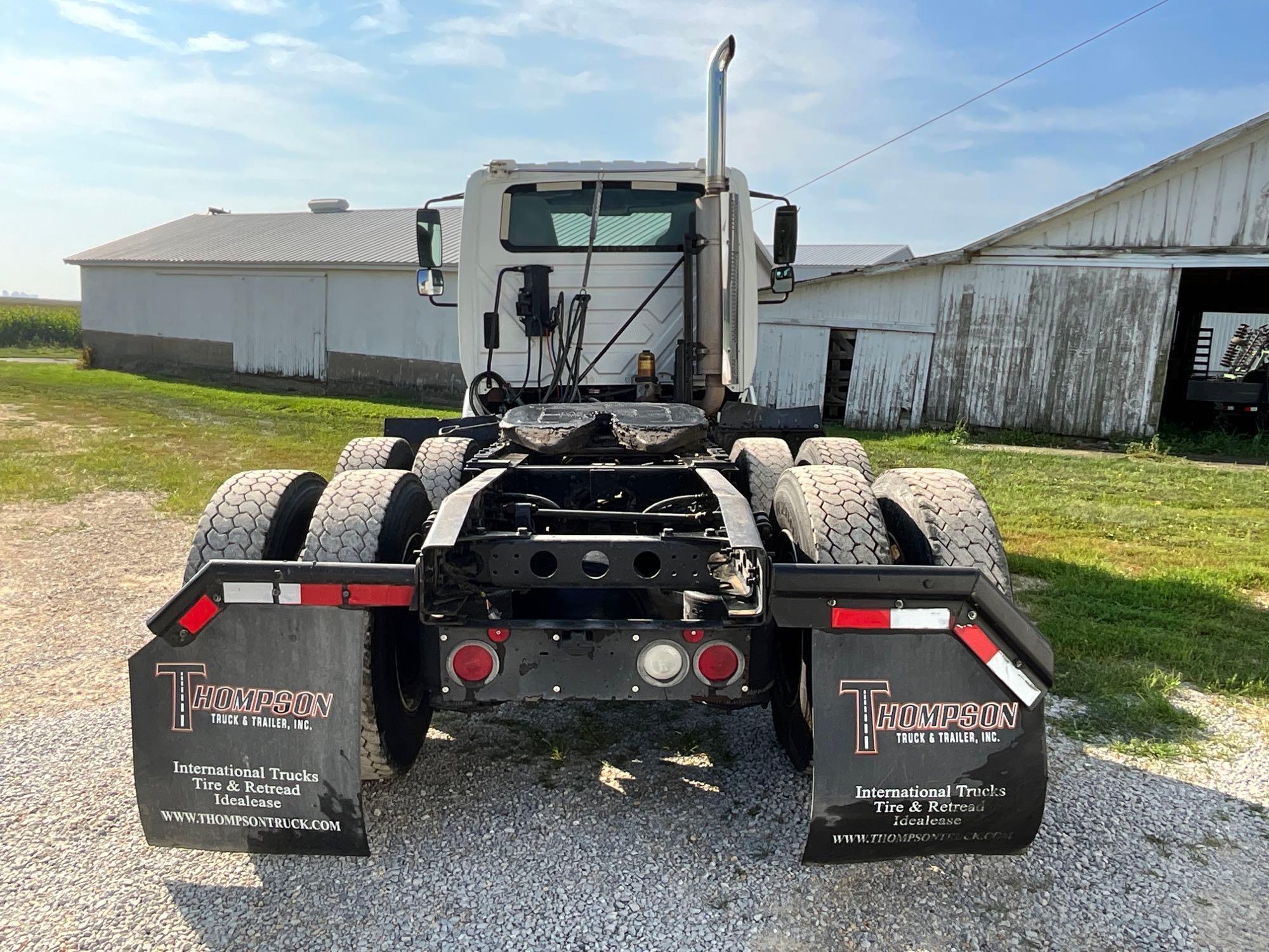 2004 International 8600 day cab semi