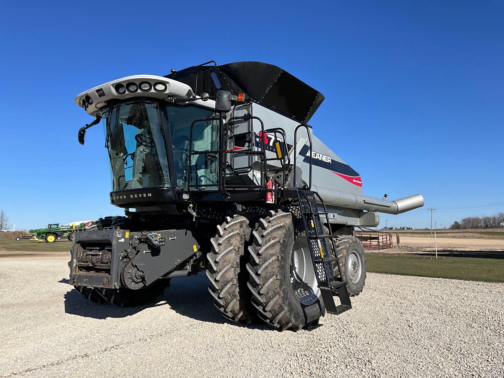 2011 Gleaner S77 Combine