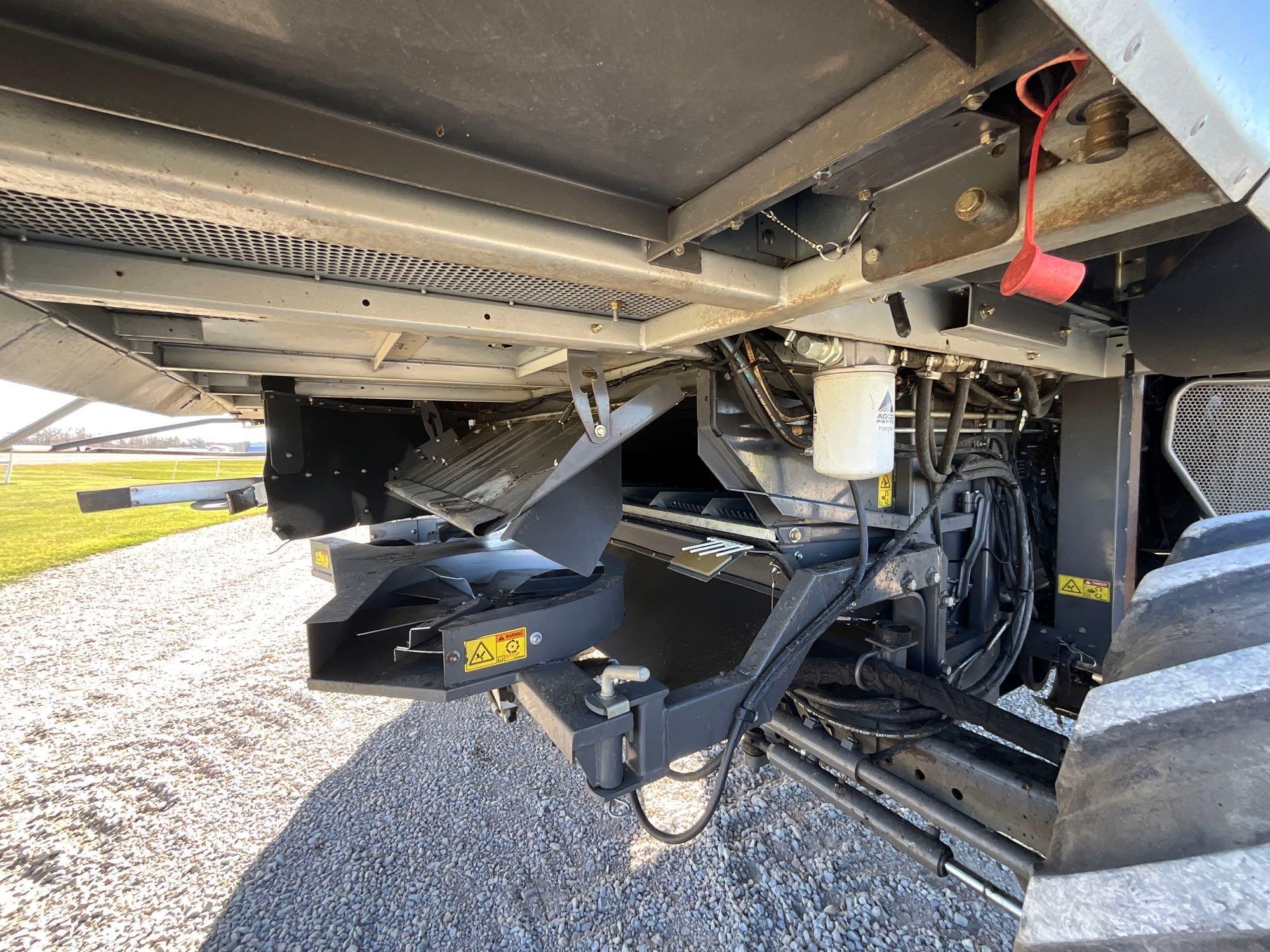 2011 Gleaner S77 Combine