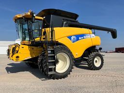 2007 New Holland CR9060 PRWD Combine