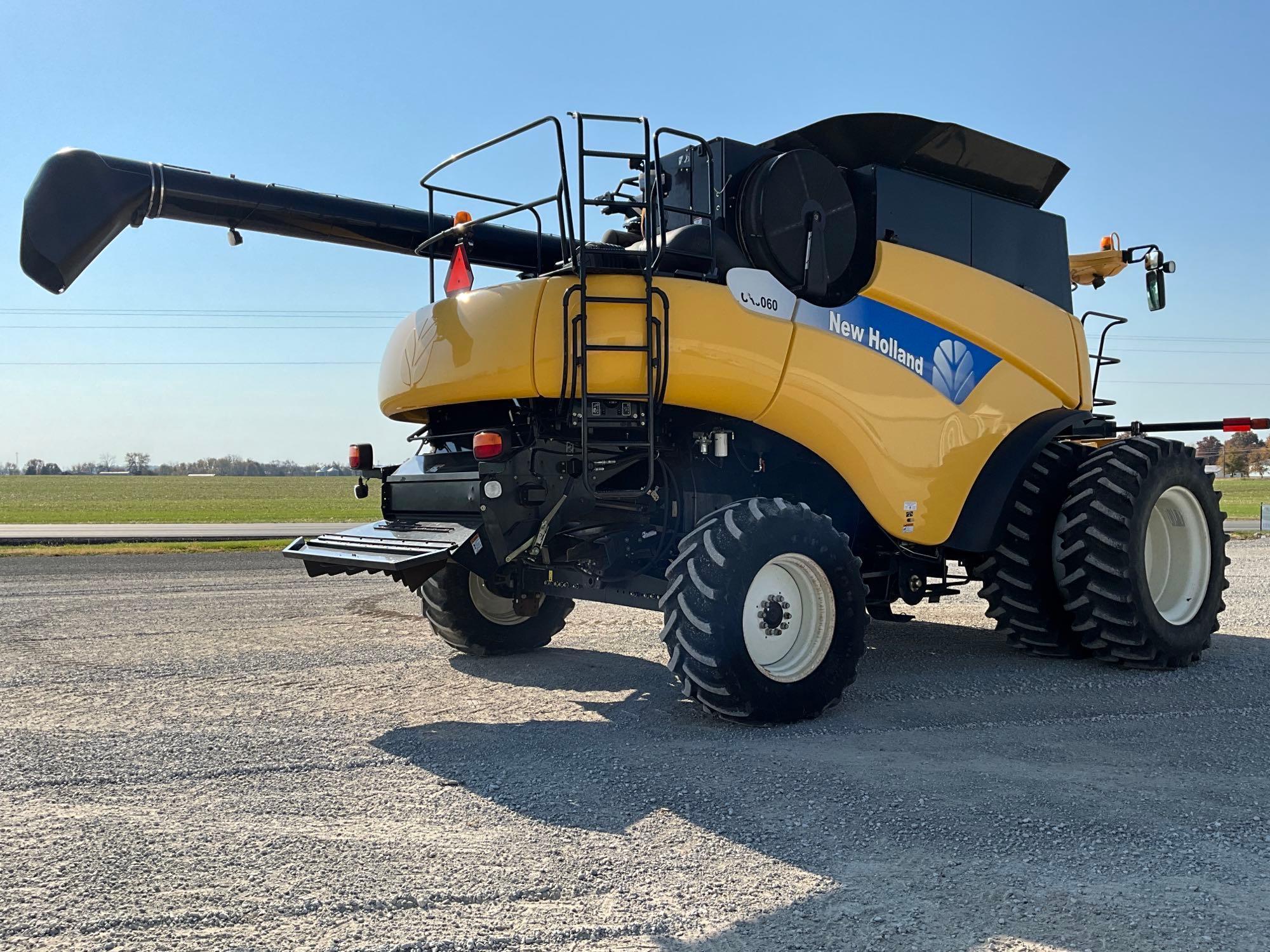 2007 New Holland CR9060 PRWD Combine