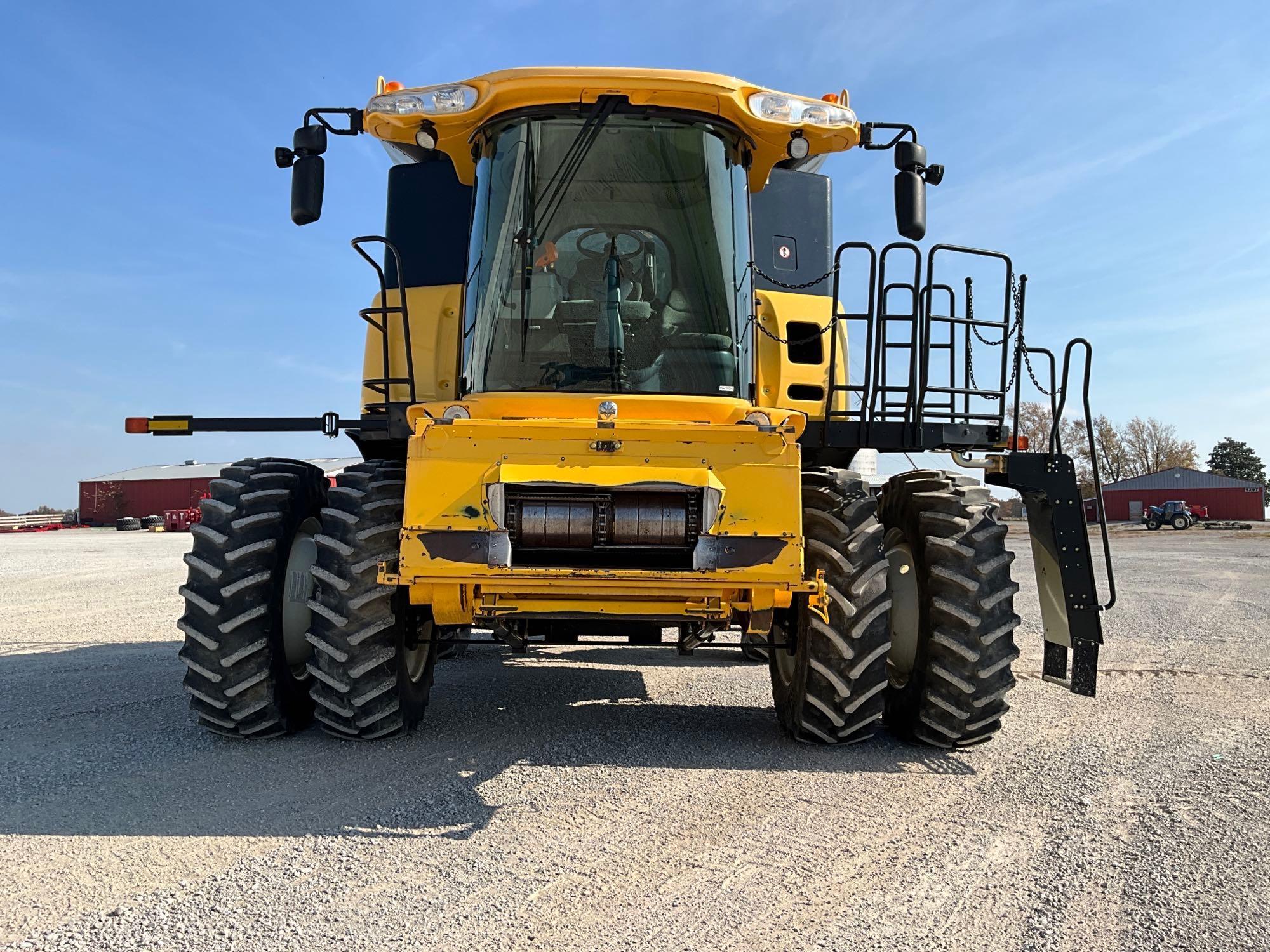 2007 New Holland CR9060 PRWD Combine