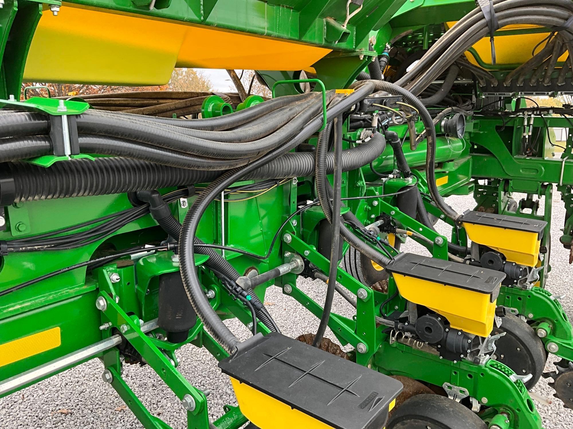 2021 John Deere 1775NT Front Fold Bulk Fill Planter