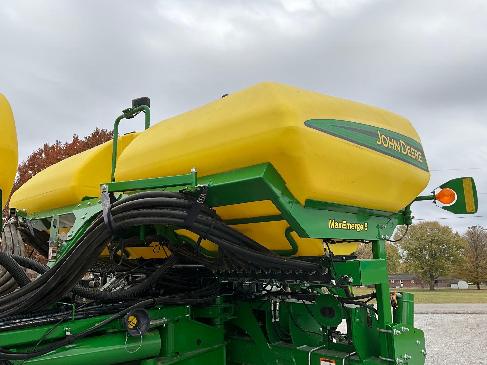 2021 John Deere 1775NT Front Fold Bulk Fill Planter