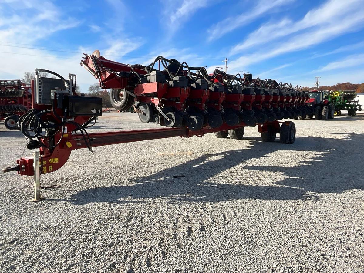 2013 Case IH Early Riser 1245 16/31 Row Bulk Fill Planter