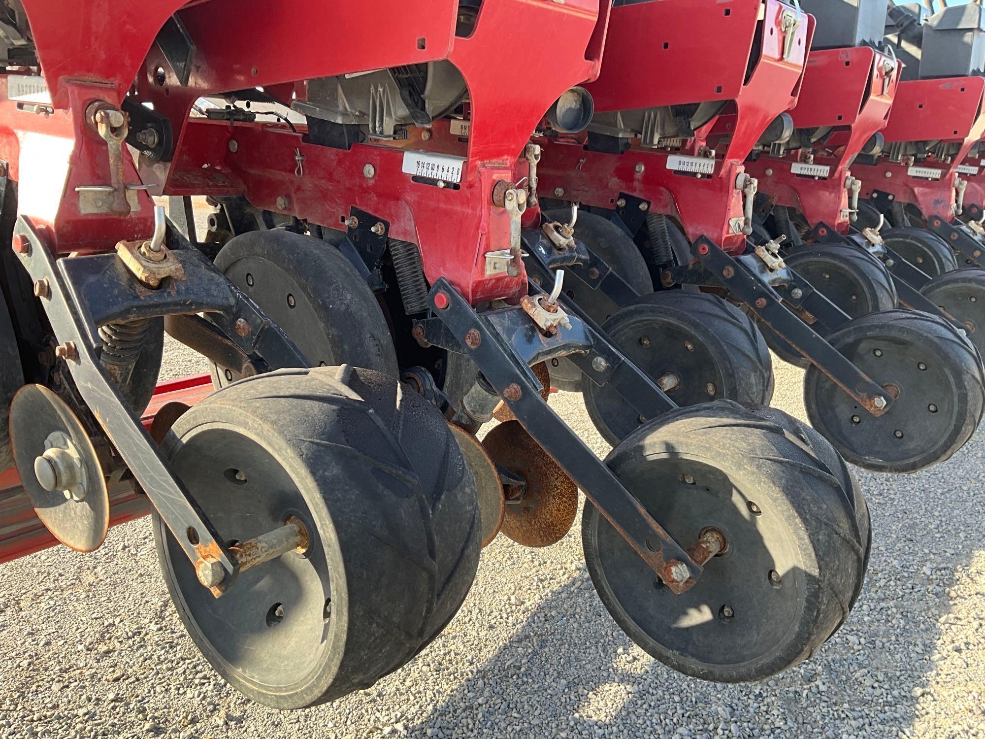 2013 Case IH Early Riser 1245 16/31 Row Bulk Fill Planter