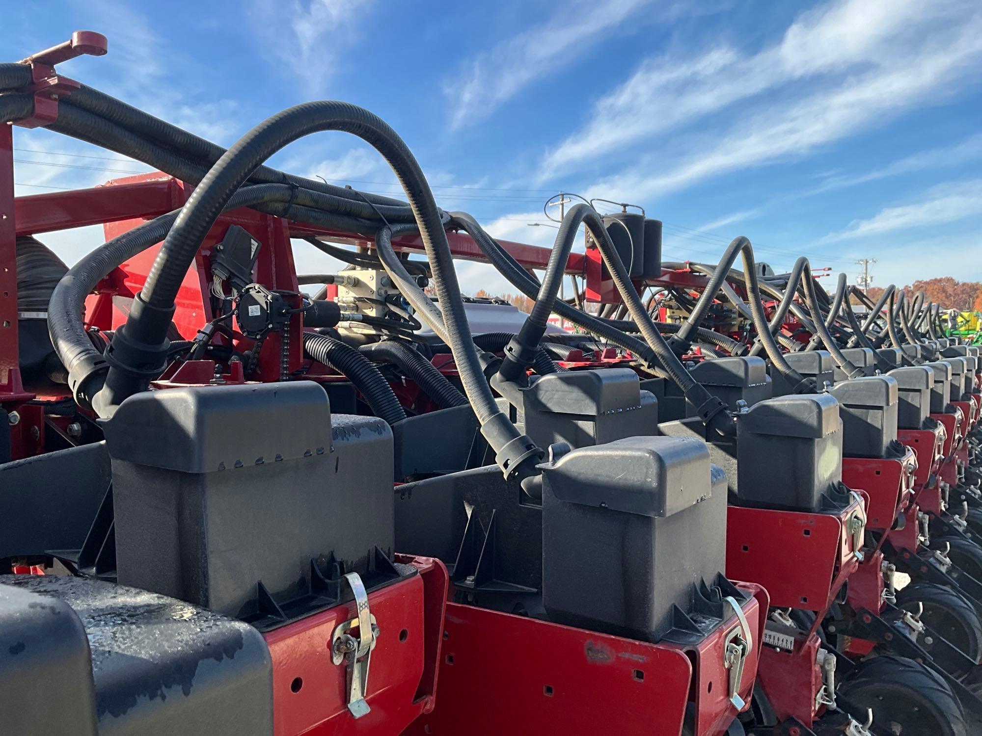 2013 Case IH Early Riser 1245 16/31 Row Bulk Fill Planter