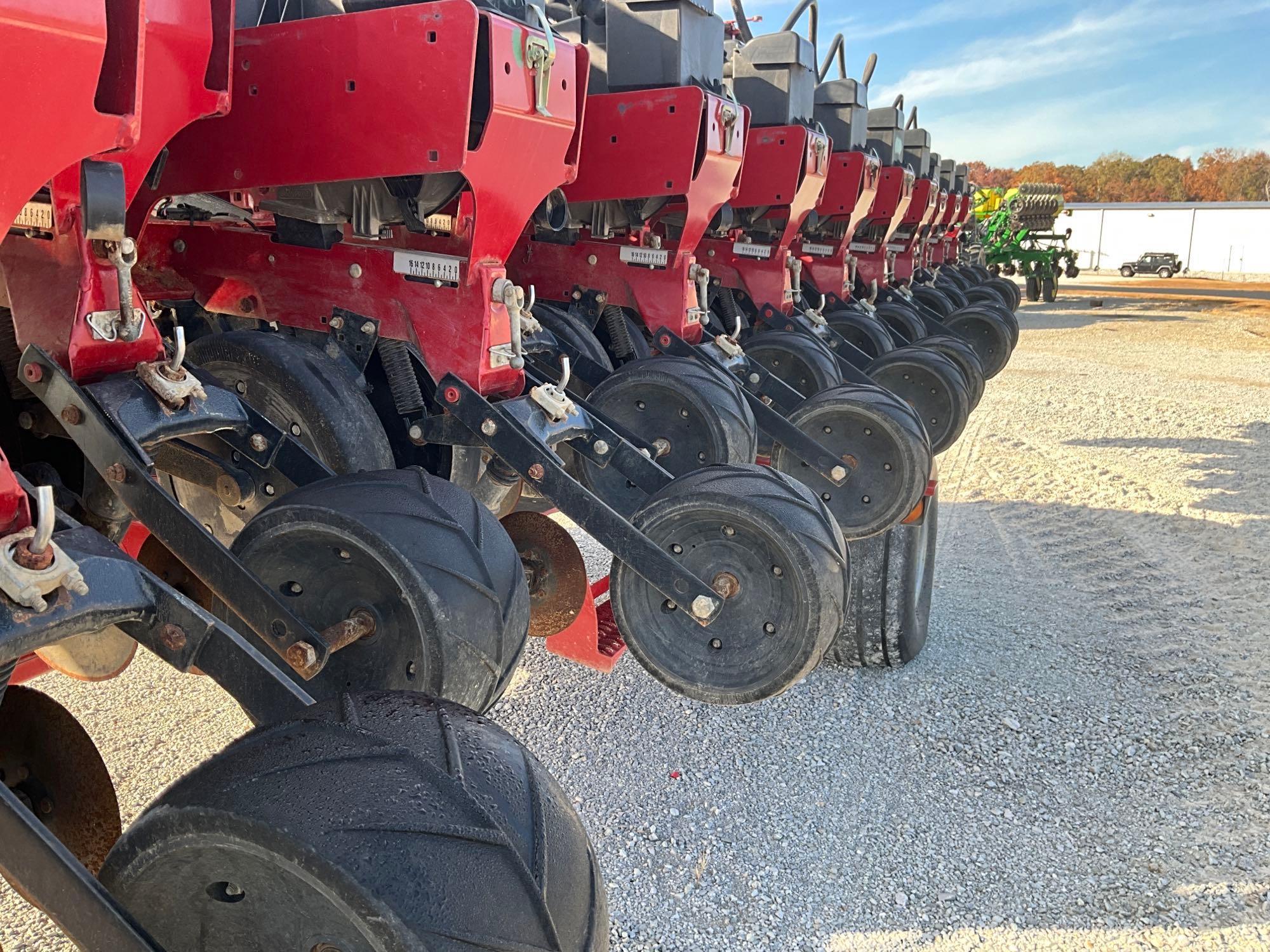 2013 Case IH Early Riser 1245 16/31 Row Bulk Fill Planter