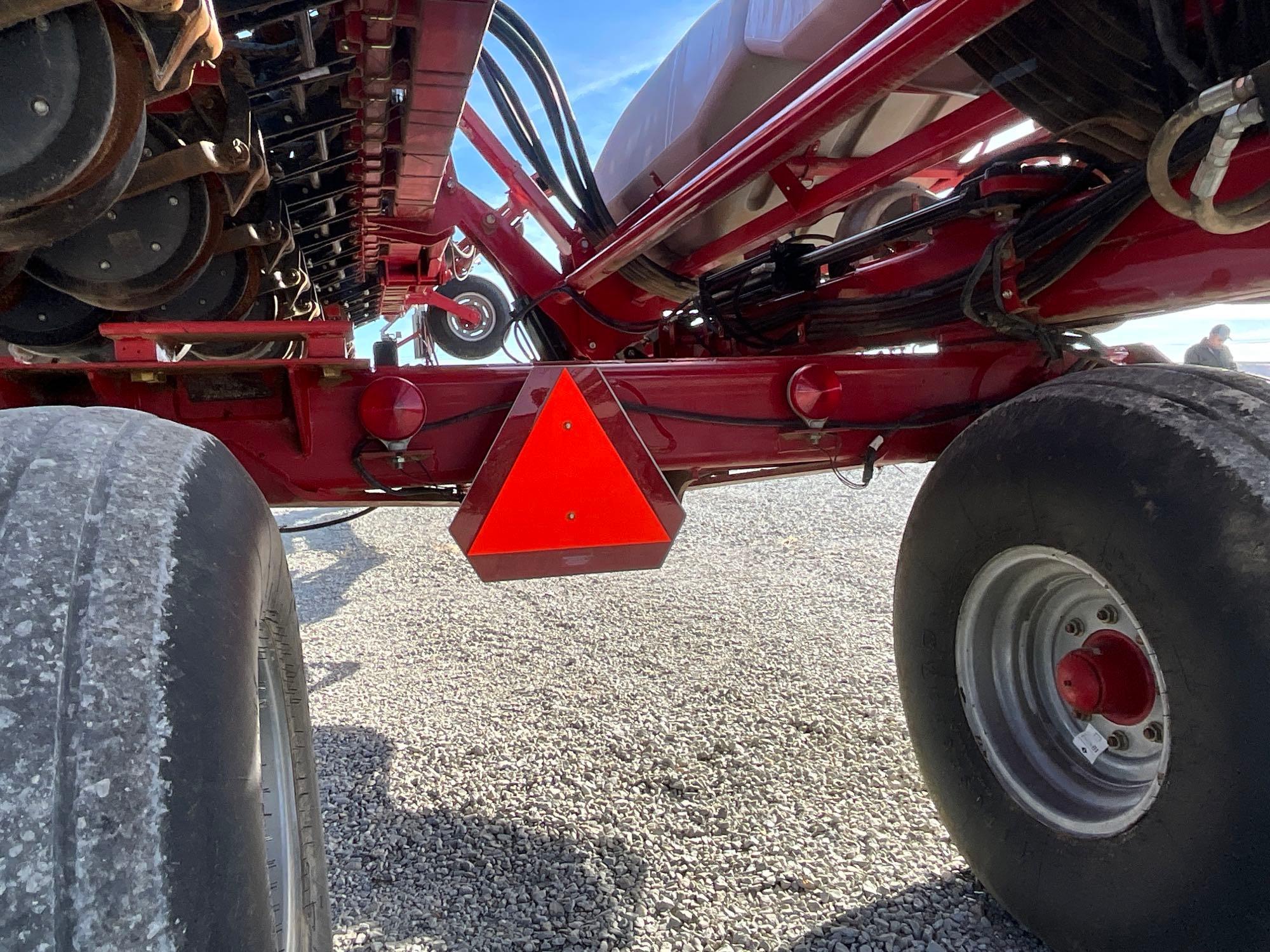 2013 Case IH Early Riser 1245 16/31 Row Bulk Fill Planter