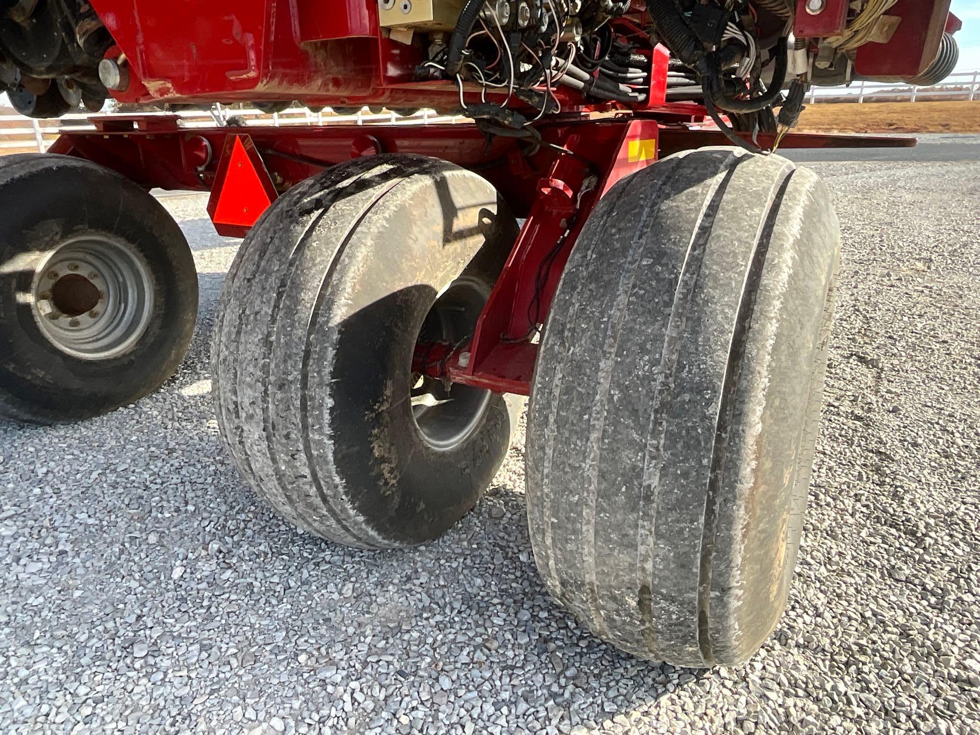 2013 Case IH Early Riser 1245 16/31 Row Bulk Fill Planter