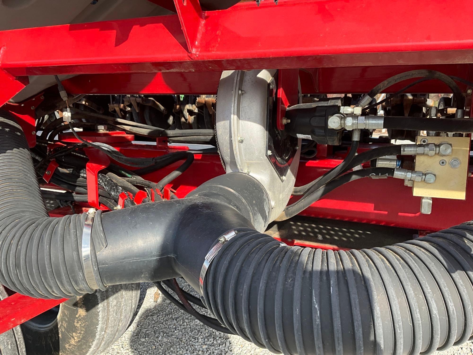 2013 Case IH Early Riser 1245 16/31 Row Bulk Fill Planter