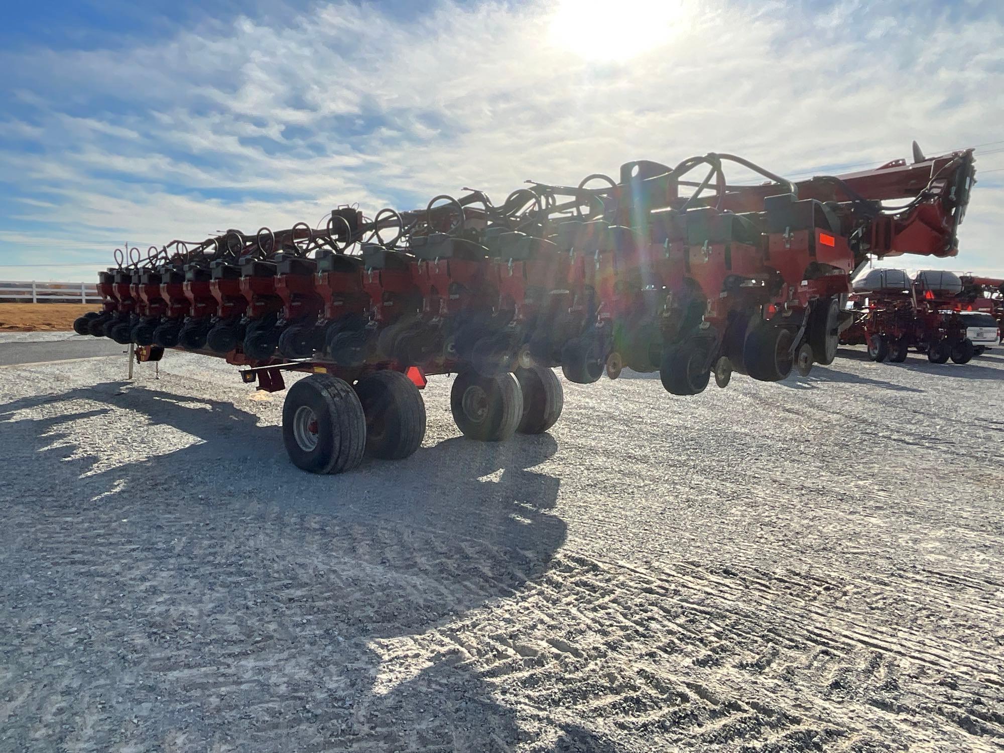 2013 Case IH Early Riser 1245 16/31 Row Bulk Fill Planter