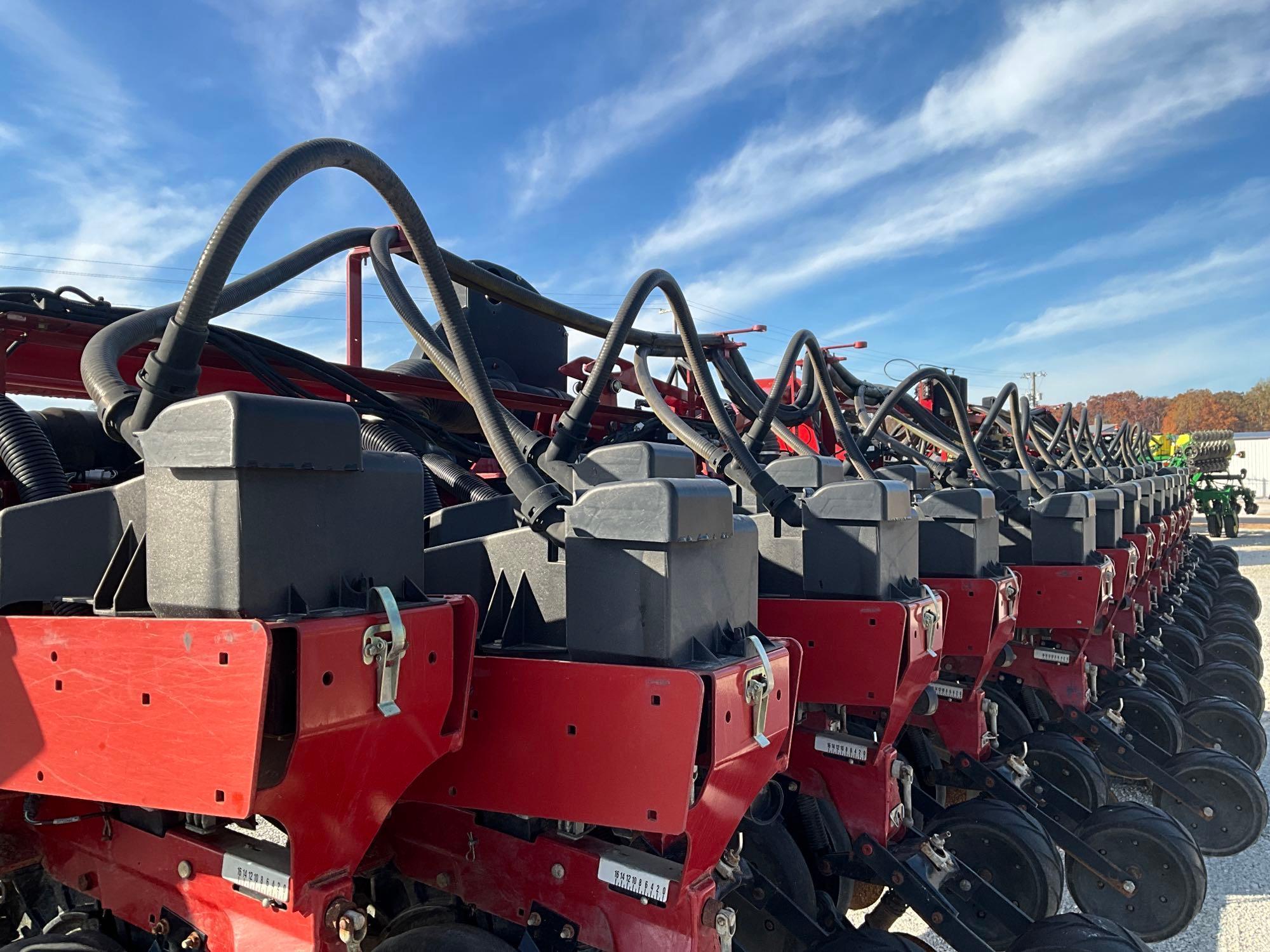 2013 Case IH Early Riser 1245 16/31 Row Bulk Fill Planter