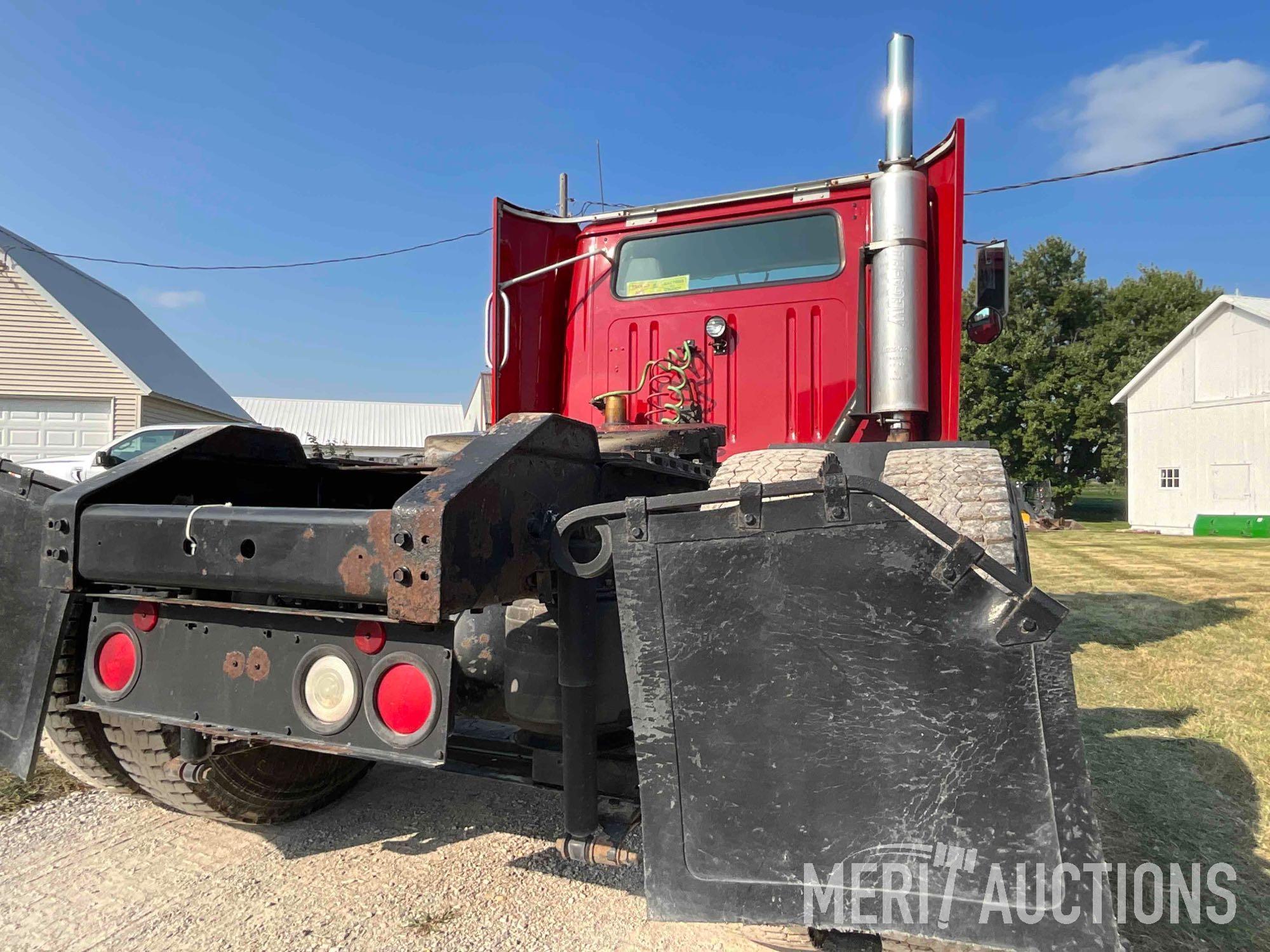 1998 IH 8100 Day cab semi